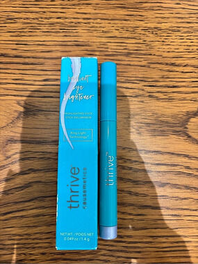 NIB New THRIVE Causemetics BRILLIANT EYE BRIGHTENER Stick Shade BETTY Sky Blue